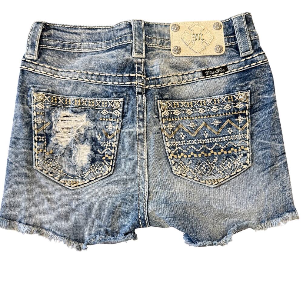 Miss Me Buckle Aztec Embroidered Distressed Western Boho Fringe Frayed Shorts 27